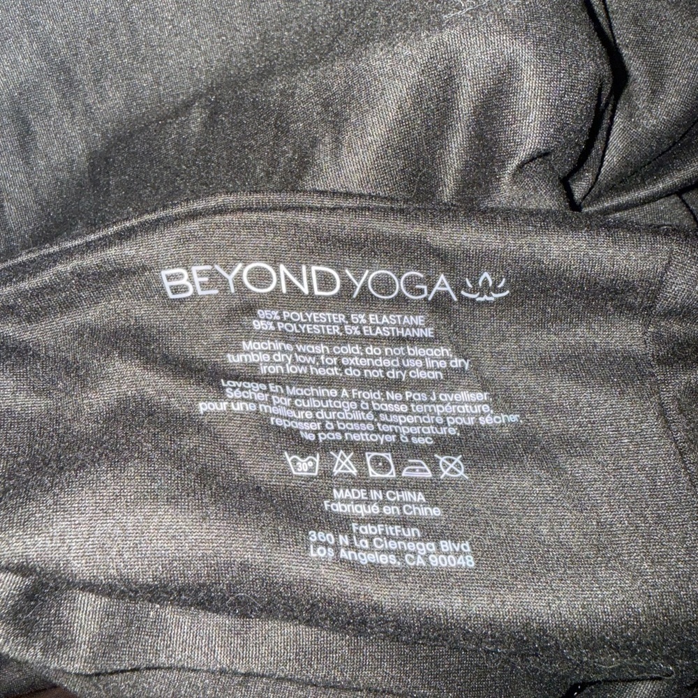 NWT Beyond Yoga Black Infinity Scarf with Pocket - Picture 5 of 5
